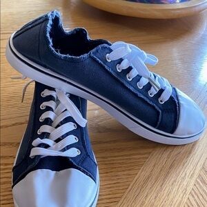 New-Lace-Up Canvas Sneakers